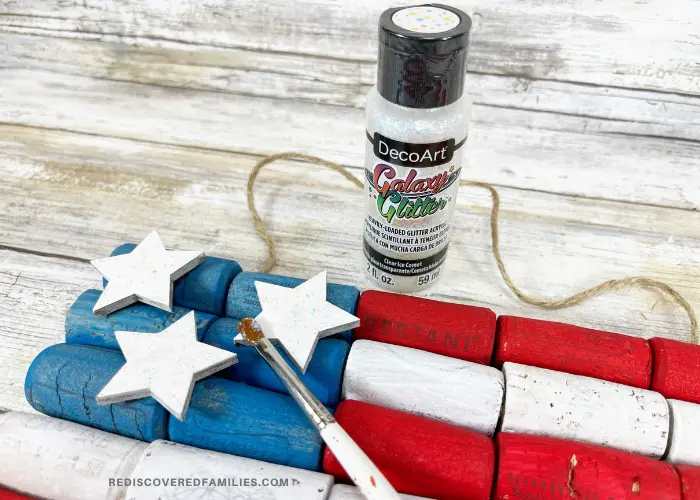 Easy American Flag Craft For Kids | Rediscovered Families